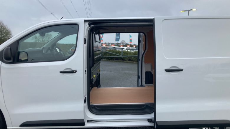 Vauxhall Vivaro L1 Diesel 1.5 Turbo D 120 Prime H1 Van